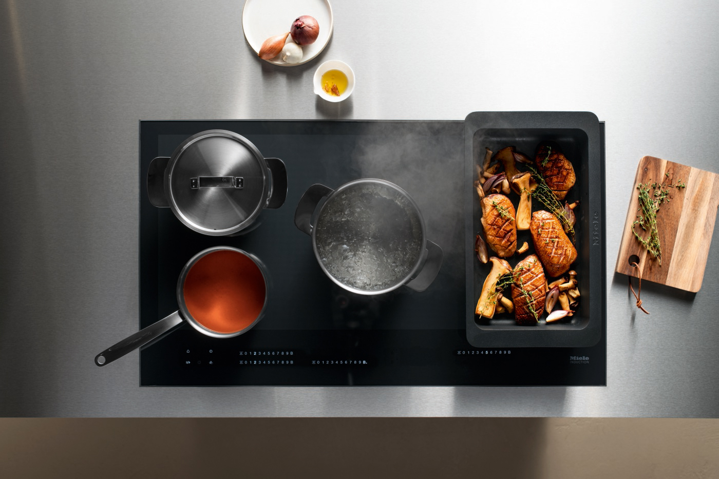  Flexibilité et intuitivité maximales caractérisent les nouveaux plans de cuisson à induction à pleine surface de Miele